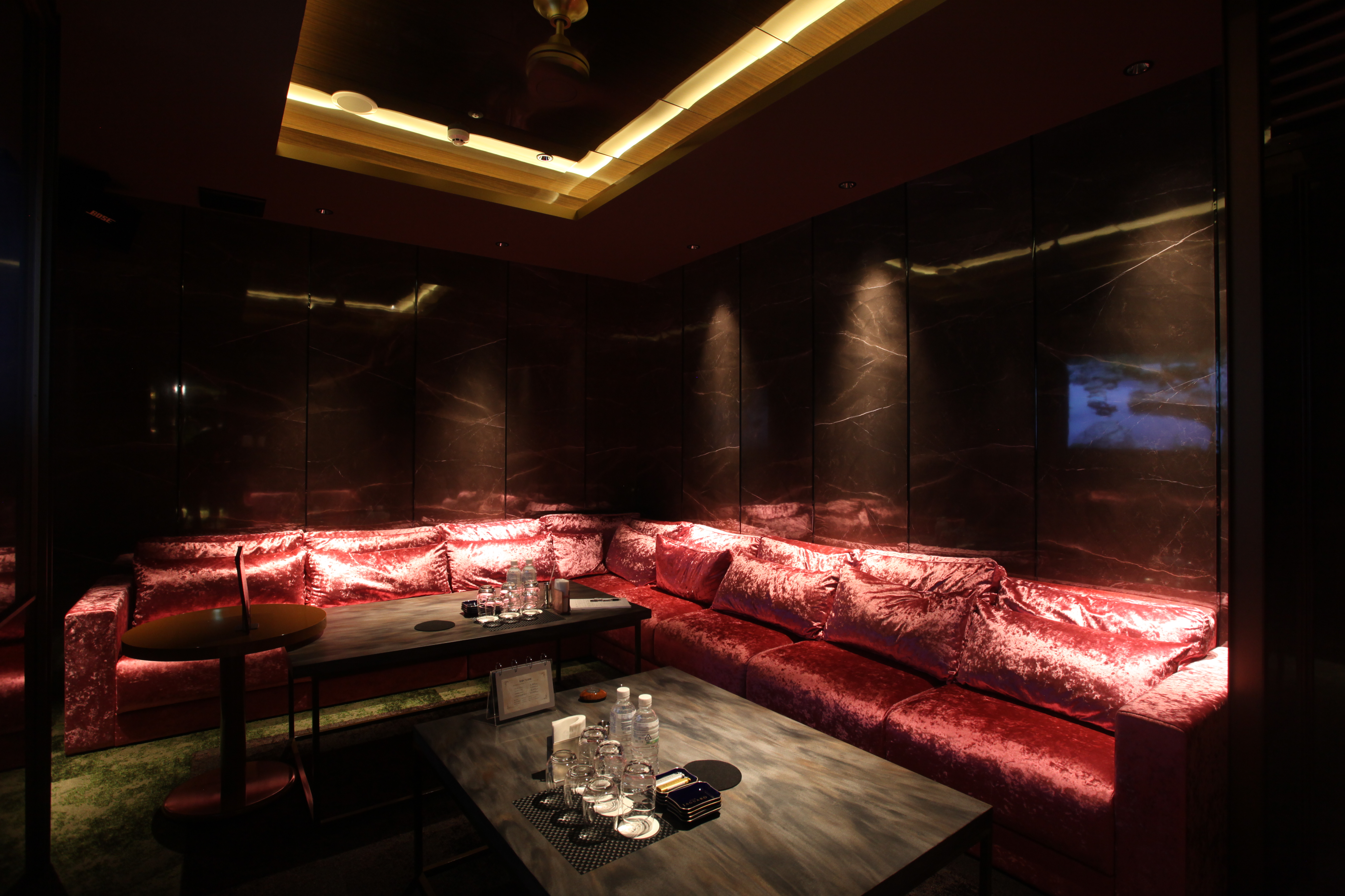 VIP ROOM
